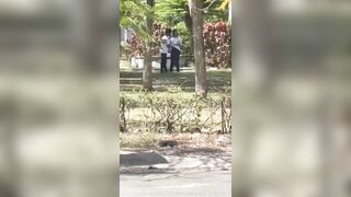 Các em học sinh public luôn nơi công cộng