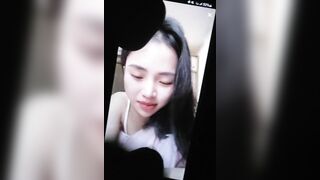 Em gái xinh bị xuất tinh lên mặt