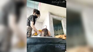 #eira2004 cô chủ tiệm Spa vừa gội đầu cho khách vừa livestream kiếm thêm