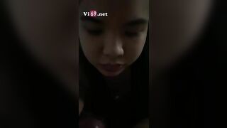 Video Em năn nỉ muốn chịch mà anh cứ bắt em bú thêm