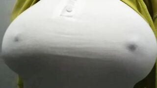 Xem vú to của bé nè