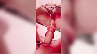 Gái Lồn Ngon Thủ Dâm Trước Gương Sextoy Dính Chặt Vào Gương Rồi Nhấp Say Sưa