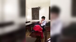 Đang bú cu thì bị cả lớp bắt gặp