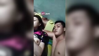 Chuyện tình phòng trọ đang chịch mà em cứ nằm nhắn tin miết
