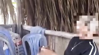 Clip hot -  tiktoker Mỹ Hạnh 2k bú cu trai lạ trong quán bia chòi