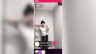 Thư xinh trả kèo tắm lộ zú p2