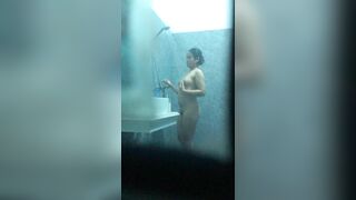 Quay lén em hàng xóm tắm 13