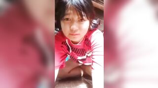 Em gái dân tộc thủ dâm