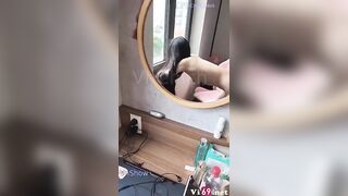Em ngồi trên chủ động ngoáy còn hỏi anh thích kiểu này không