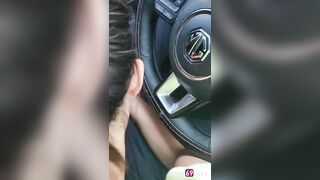 Pulic em gái bú cu trên ô tô cực phê