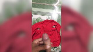 sục với chiếc quần lót