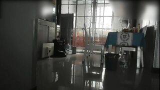 Loạn luân mua đồ ăn về dụ dỗ và được nhỏ em họ cho địt p1
