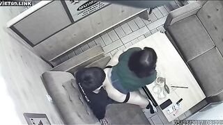Cặp Đôi Trẻ Trong Quán Cà Phê Địt Nhauu Trên Ghế
