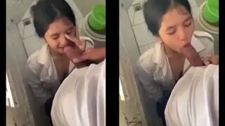 Trốn tiết học bé nữ sinh bú cây hàng khủng của bạn thân trong wc trường