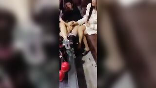 Cho 2 đứa em đi hát vịn mà nó lạ lắm
