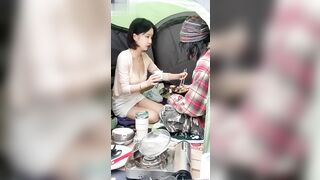 Cực hót bên hàn, em gái địt nhau với lão già vô gia cư không bao