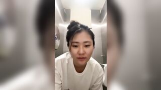 E gái thủ dâm trong công ty bị phát hiện nên cho sếp địt