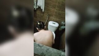 Quay lén mẹ đơn thân tắm cho con (P2)