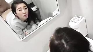 Sếp vụng trộm vs nhân tình trong WC bị vợ đến đánh ghen và cái kết
