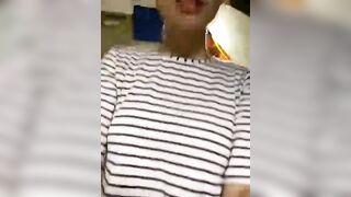Gái quê đó, bố thì ở ngoài nch, con thì ở trong thủ dâm sau lưng bô liều thật