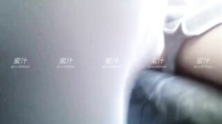 Lén khoe vú khoe lồn trên xe khách
