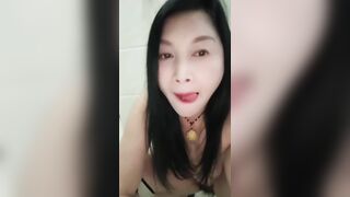 Chị gái nứng lồn quá thủ dâm sướng chảy nước lồn
