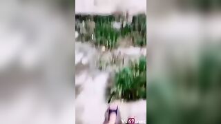 Nứng quá em ra đường trước cổng nhà người khác khẩu dâm thủ dâm
