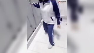 Thầy giáo dẫn học sinh nữ vào nhà vệ sinh nam ...