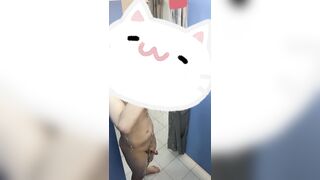 Siêu phẩm *** xuất tinh trong phòng tắm công cộng hồ bơi public không lông mịn mướt