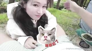 Ra công viên bú cu thì bị người lạ phát hiện và cái kết