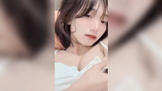 Gái xinh show vú 2