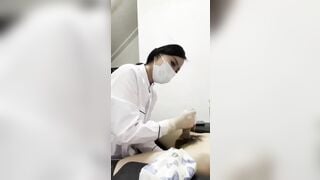 Bác sĩ lấy tinh trùng cho bệnh nhân ...