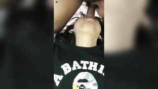 Đang ngủ mà bị thg a nhét cu vào mồm m bú ngon lành không biết