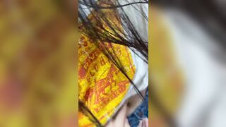 Lén bóp vú con bạn thân trong lớp học bị cô phát hiện