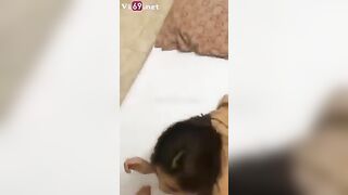Em học sinh chưa kịp cởi đồ, anh đã kéo sát mặt vào khiến em ngợp thở