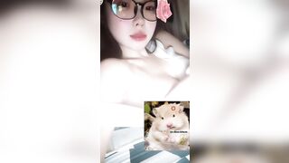 dễ thương cute thế không biết, con gái nhìn còn mê mà 😍😍 (bú lồnn đúng sướg)