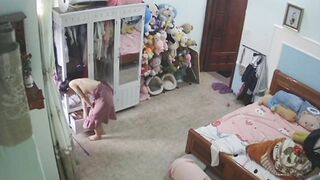 Hack camera Thay đồ trước mặt thằng bạn thân