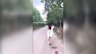 Em gái khoả thân giữa rừng, và bị chàng trai bắt gặp đụ tới tấp