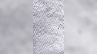 Em gái cởi sạch đồ để tắm nắng