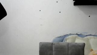 em Luna dễ thương thủ dâm 1