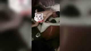 Đứng quay cho bạn thân địt vợ mình, còn mk lm quả lọ địt cực nứng