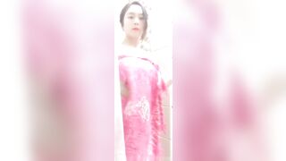 Gái xinh đi tắm 1