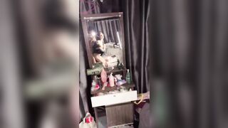 Chơi Trần cô bạn thân trước Gương cực nứng lồn, địt mạnh lên m ơi