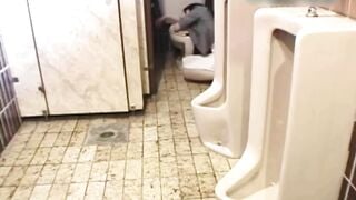 Uống rượu r đi nhầm wc nam và cái kết bị hiếp dâm tung loz