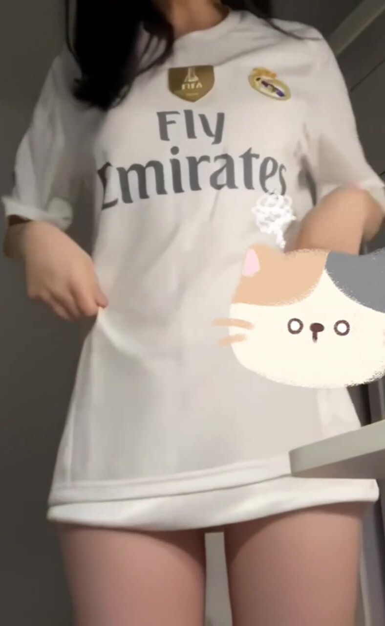 Em gái thay đồ 2