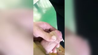 Bắn tinh lén lên người khác