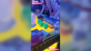 Thác loạn trong quán bar Việt Nam