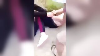 Mấy chj đánh nhau kiểu j mà lộ hết cả hàng
