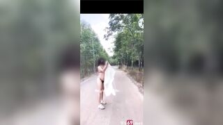 Mỹ Hạnh 2000 phô dâm đái giữa đường lại gạ người lạ xuất trong