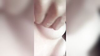 Em sinh viên dáng siêu ngon móc lồn thủ dâm bằng dưa chuột và bàn chải cực phê